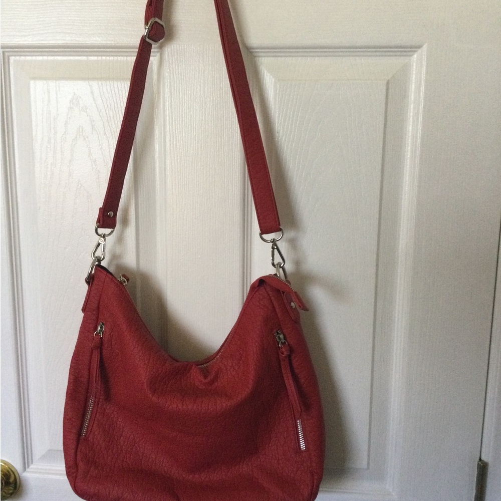 Women's Red Hobo Shoulder Bag - Classic Everyday Carry